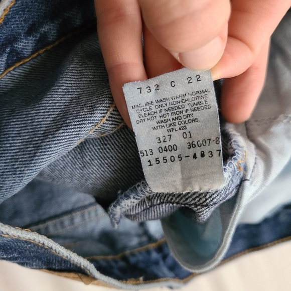 Levi Shorts - Picture 2 of 4